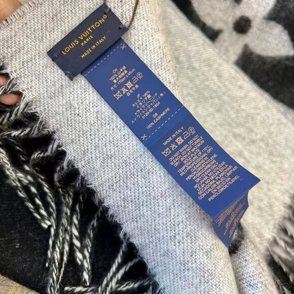 LOUIS VUITTON Cold Reykjavik Scarf - Picture 4 of 5